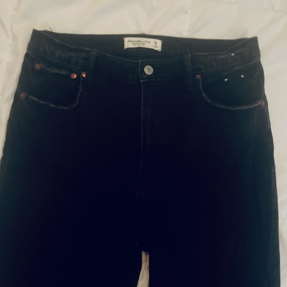Abercrombie & Fitch Curve Love Ultra High Rise Ankle Straight Jean - Picture 2 of 3